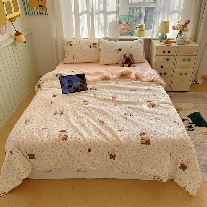 91家纺网 家纺一手货源 找家纺 初念 2026新款泡芙纱单夏被凉糖系列（凉而不冰的触感，清凉与柔软兼得） 凉糖-躲雨小兔