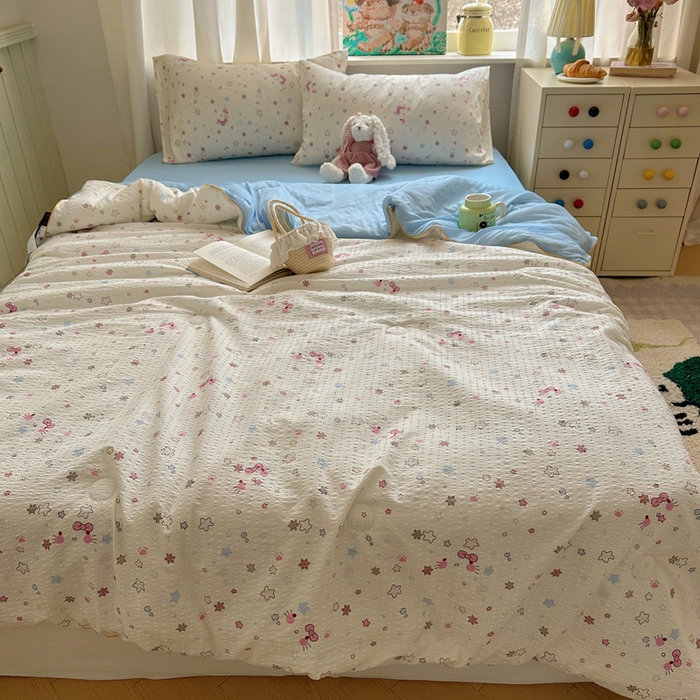 91家纺网 家纺一手货源 找家纺 初念 2026新款泡芙纱单夏被凉糖系列（凉而不冰的触感，清凉与柔软兼得） 凉糖-躲猫猫