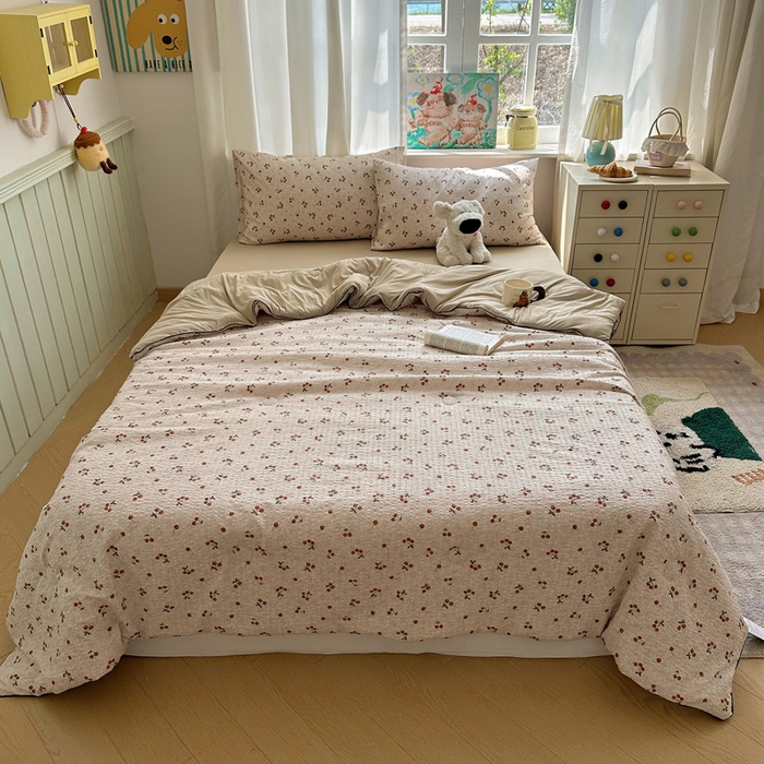 91家纺网 家纺一手货源 找家纺 初念 2026新款泡芙纱单夏被凉糖系列（凉而不冰的触感，清凉与柔软兼得） 凉糖-酒渍樱桃