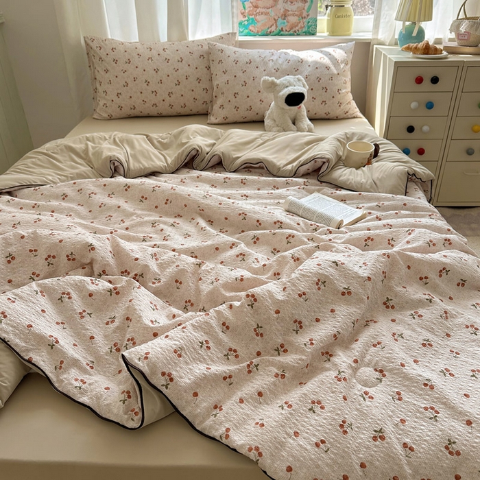 91家纺网 家纺一手货源 找家纺 初念 2026新款泡芙纱单夏被凉糖系列（凉而不冰的触感，清凉与柔软兼得） 凉糖-酒渍樱桃