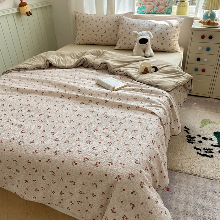 91家纺网 家纺一手货源 找家纺 初念 2026新款泡芙纱单夏被凉糖系列（凉而不冰的触感，清凉与柔软兼得） 凉糖-酒渍樱桃