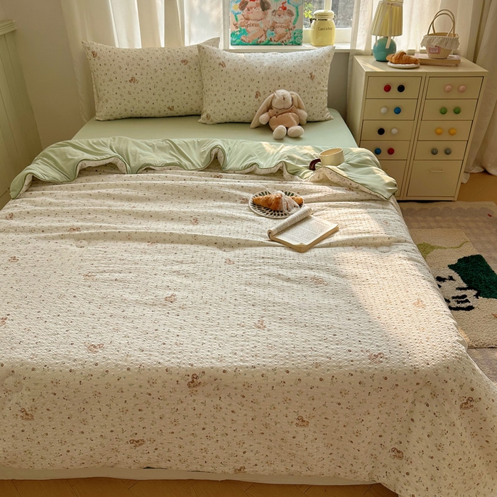 91家纺网 家纺一手货源 找家纺 初念 2026新款泡芙纱单夏被凉糖系列（凉而不冰的触感，清凉与柔软兼得） 凉糖-木马小花团