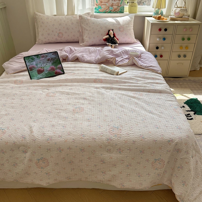 91家纺网 家纺一手货源 找家纺 初念 2026新款泡芙纱单夏被凉糖系列（凉而不冰的触感，清凉与柔软兼得） 凉糖-碎花藏甜