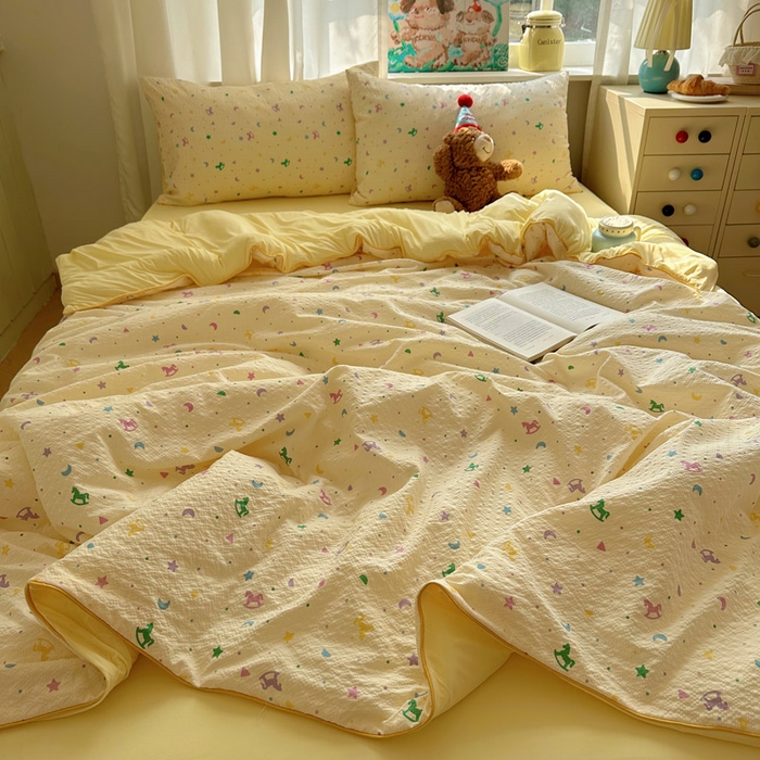 91家纺网 家纺一手货源 找家纺 初念 2026新款泡芙纱单夏被凉糖系列（凉而不冰的触感，清凉与柔软兼得） 凉糖-摇摇木马