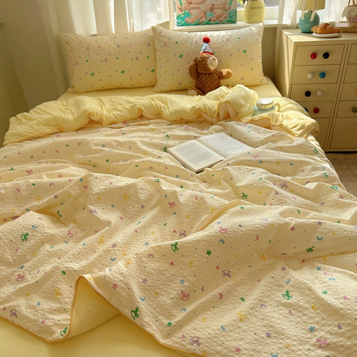 91家纺网 家纺一手货源 找家纺 初念 2026新款泡芙纱单夏被凉糖系列（凉而不冰的触感，清凉与柔软兼得） 凉糖-摇摇木马