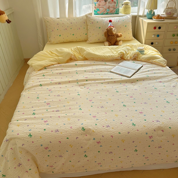 91家纺网 家纺一手货源 找家纺 初念 2026新款泡芙纱单夏被凉糖系列（凉而不冰的触感，清凉与柔软兼得） 凉糖-摇摇木马