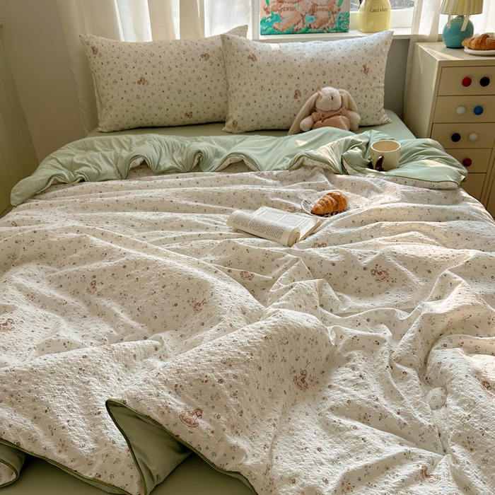 91家纺网 家纺一手货源 找家纺 初念 2026新款泡芙纱单夏被凉糖系列（凉而不冰的触感，清凉与柔软兼得） 凉糖-木马小花团