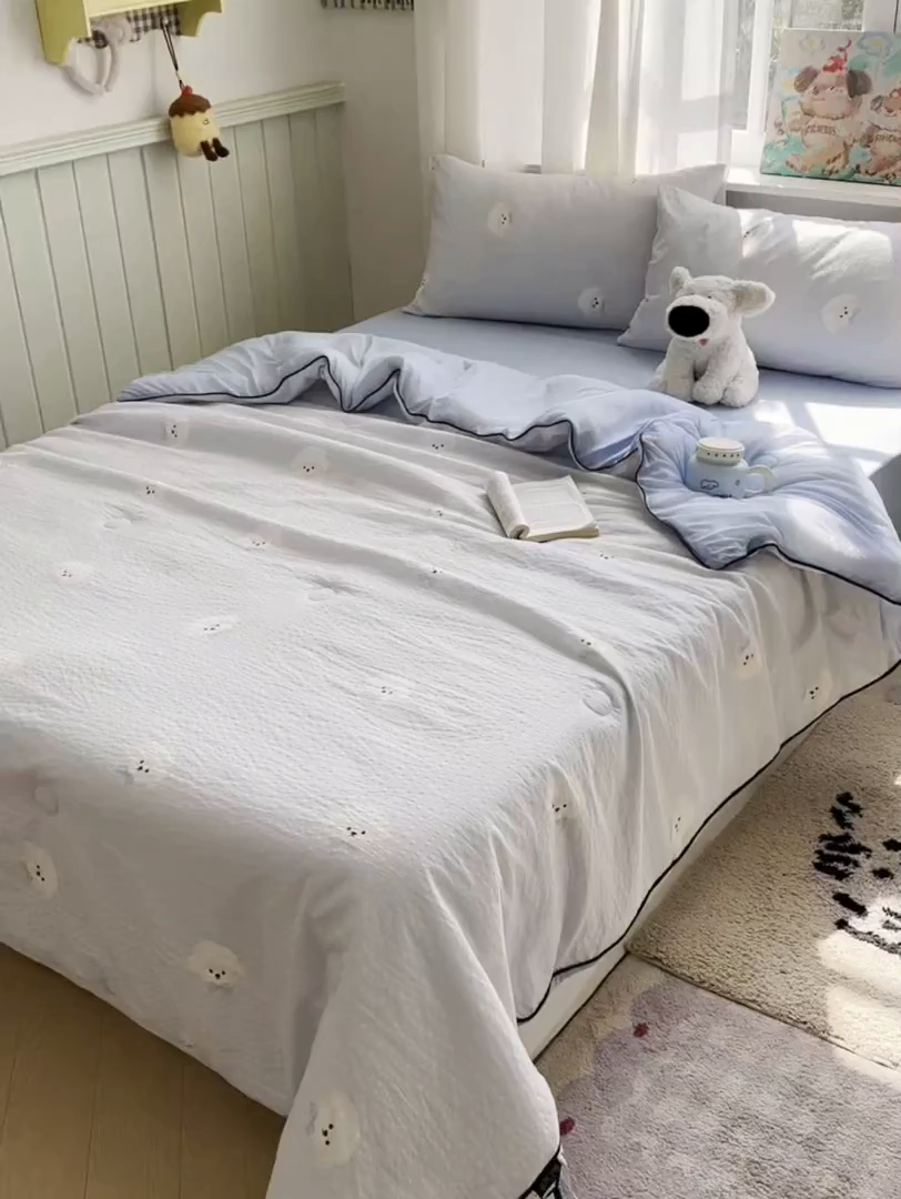 91家纺网 家纺一手货源 找家纺 初念 2026新款泡芙纱单夏被凉糖系列（凉而不冰的触感，清凉与柔软兼得） 凉糖-蓝领结狗