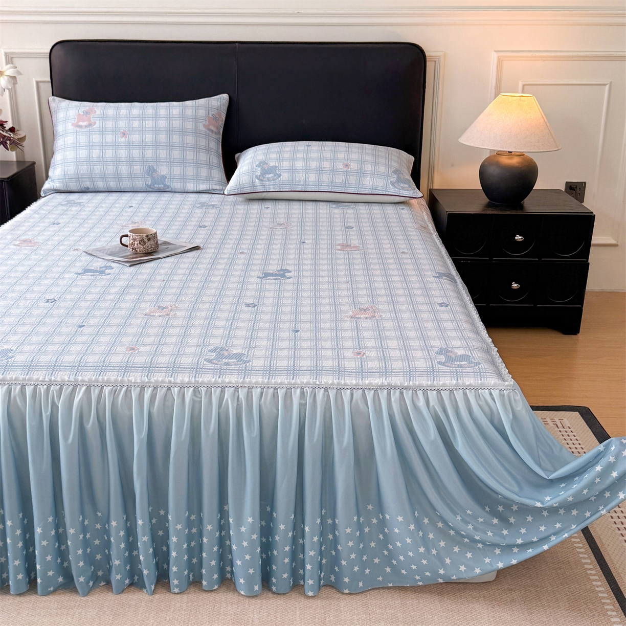 91家纺网 家纺一手货源 找家纺 （总）情恒家纺 2026新款卡通摇摇马PE提花床裙席席子凉席三件套