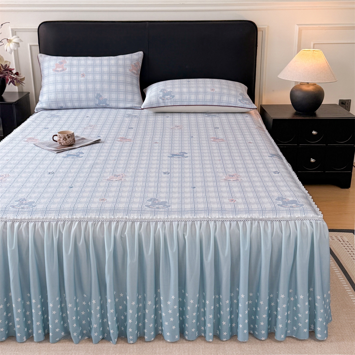 91家纺网 家纺一手货源 找家纺 （总）情恒家纺 2026新款卡通摇摇马PE提花床裙席席子凉席三件套