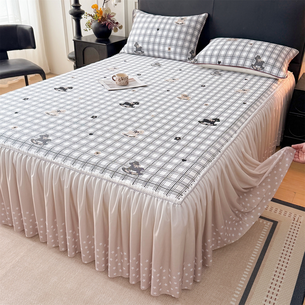 91家纺网 家纺一手货源 找家纺 情恒家纺 2026新款卡通摇摇马PE提花床裙席席子凉席三件套 摇摇马-曜黑