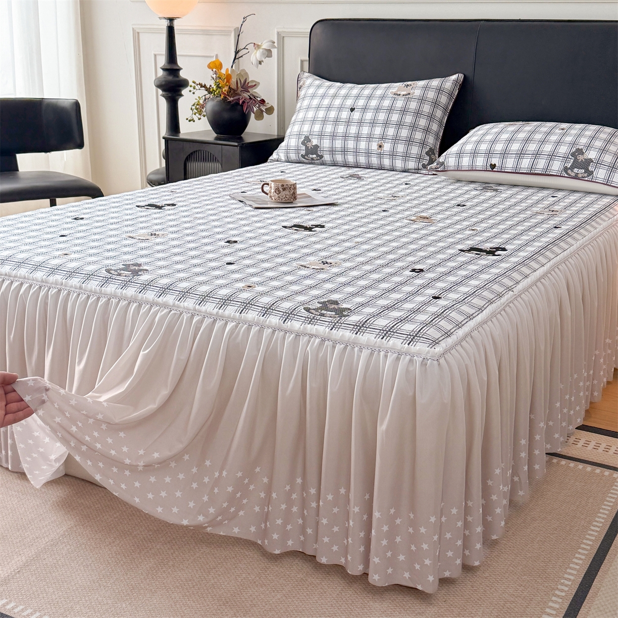 91家纺网 家纺一手货源 找家纺 情恒家纺 2026新款卡通摇摇马PE提花床裙席席子凉席三件套 摇摇马-曜黑