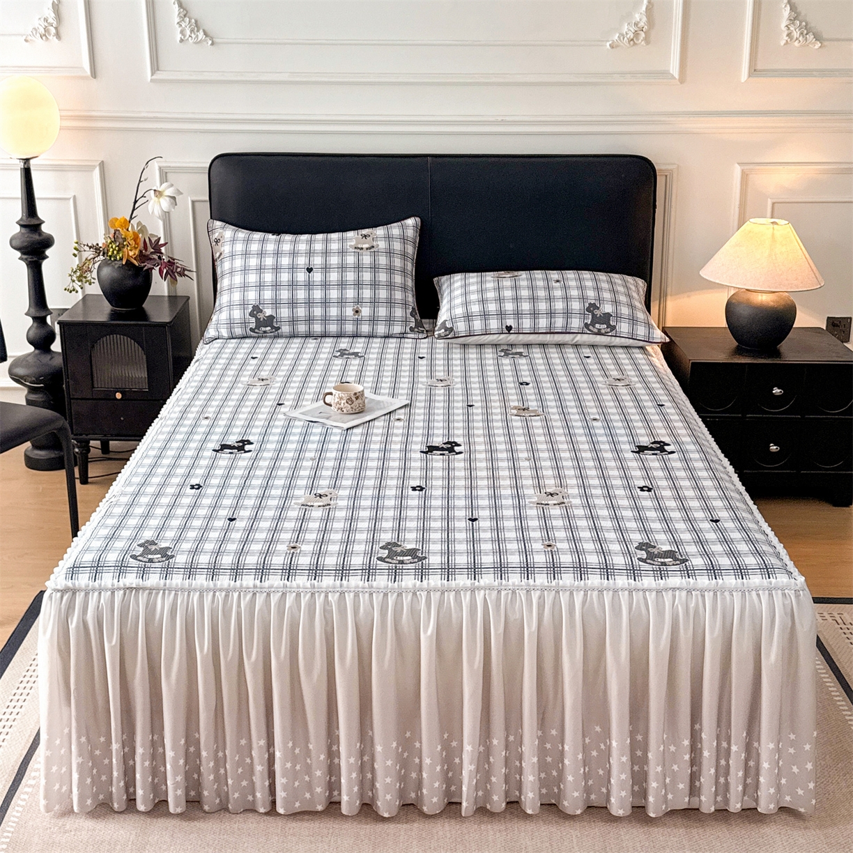 91家纺网 家纺一手货源 找家纺 情恒家纺 2026新款卡通摇摇马PE提花床裙席席子凉席三件套 摇摇马-曜黑