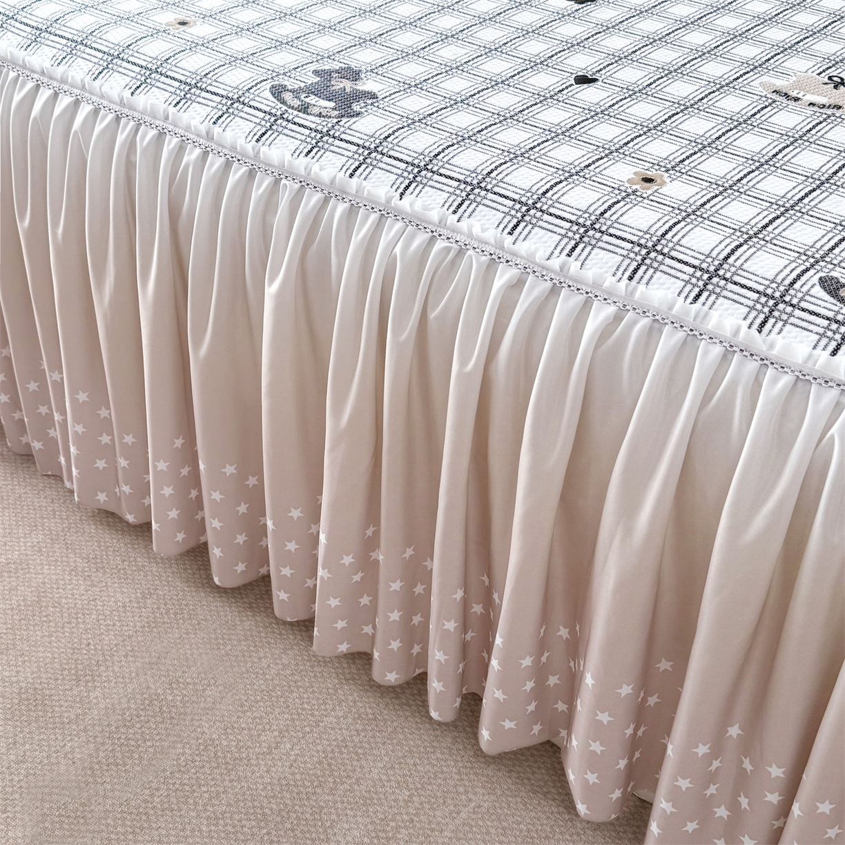 91家纺网 家纺一手货源 找家纺 情恒家纺 2026新款卡通摇摇马PE提花床裙席席子凉席三件套 摇摇马-曜黑