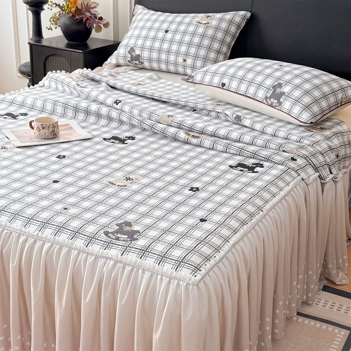 91家纺网 家纺一手货源 找家纺 情恒家纺 2026新款卡通摇摇马PE提花床裙席席子凉席三件套 摇摇马-曜黑