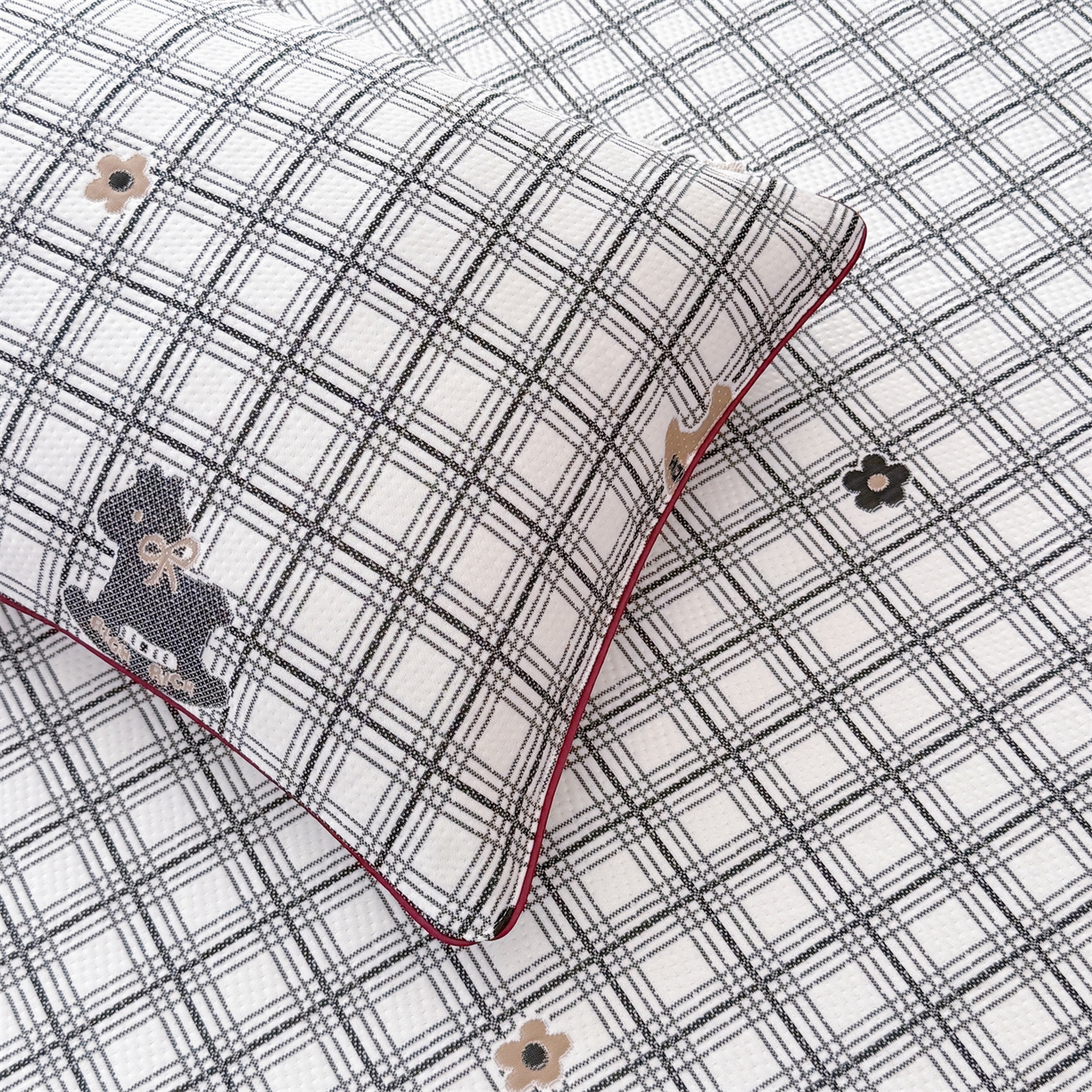 91家纺网 家纺一手货源 找家纺 情恒家纺 2026新款卡通摇摇马PE提花床裙席席子凉席三件套 摇摇马-曜黑