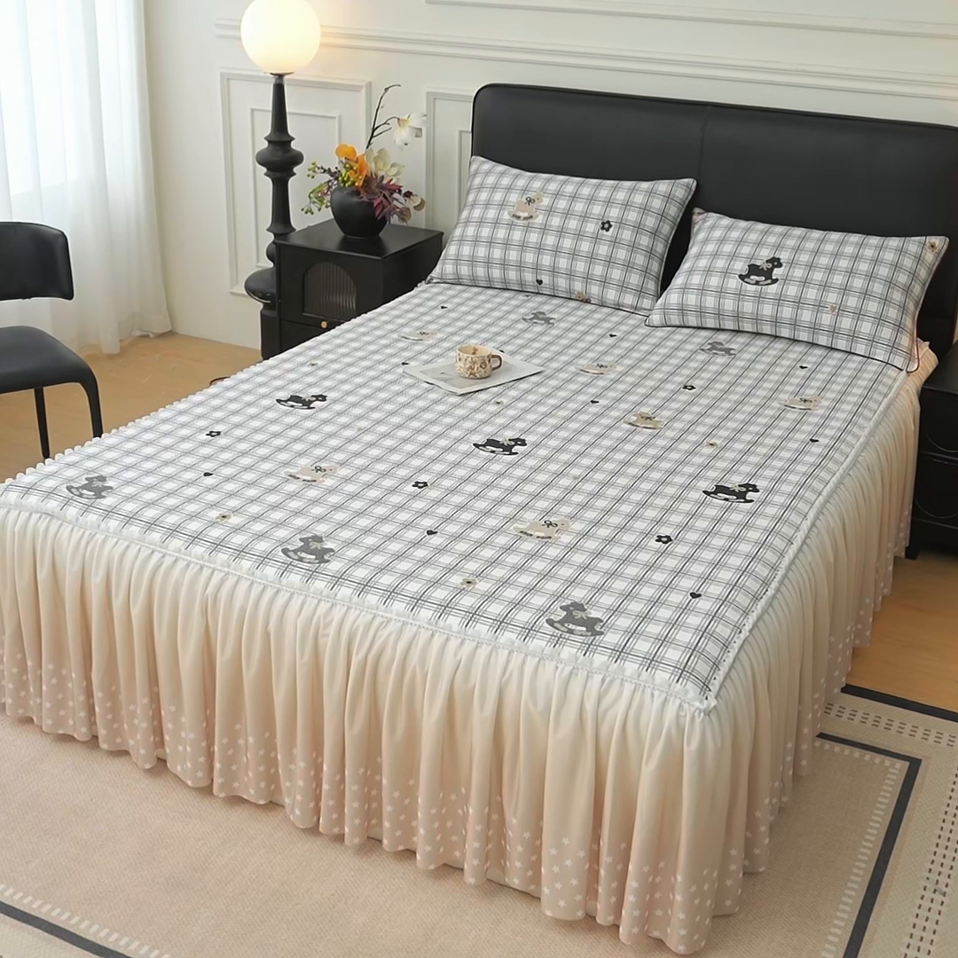 91家纺网 家纺一手货源 找家纺 情恒家纺 2026新款卡通摇摇马PE提花床裙席席子凉席三件套 摇摇马-嫩粉