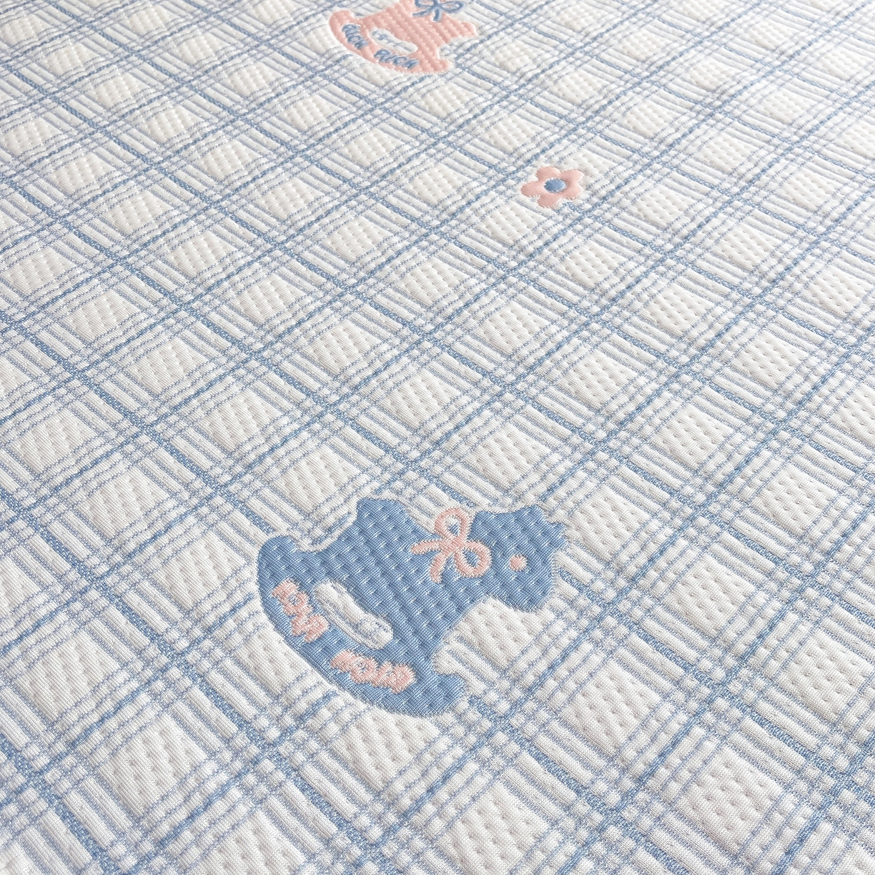 91家纺网 家纺一手货源 找家纺 （总）情恒家纺 2026新款PE卡通提花床盖席席子凉席三件套摇摇马