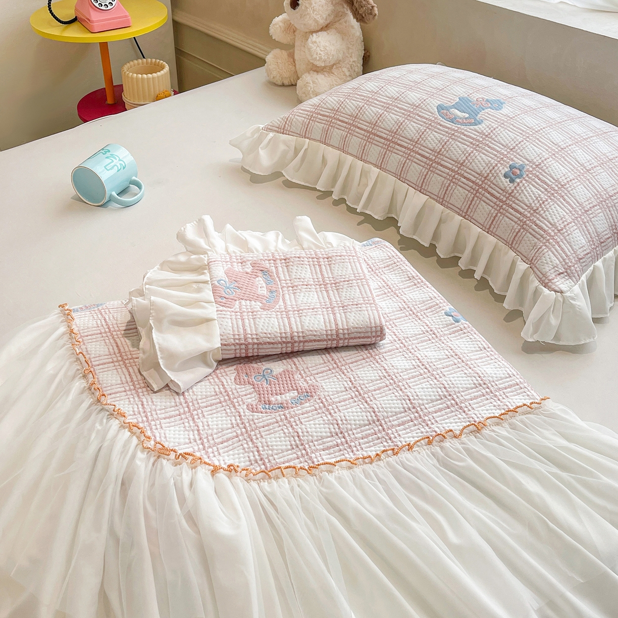 91家纺网 家纺一手货源 找家纺 情恒家纺 2026新款PE卡通提花床盖席席子凉席三件套摇摇马 摇摇马-嫩粉