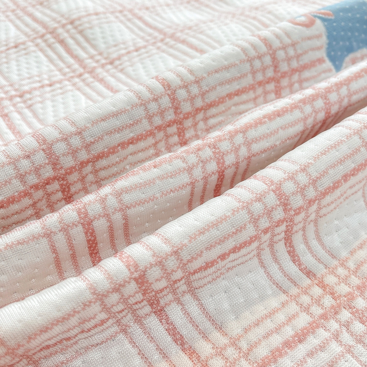 91家纺网 家纺一手货源 找家纺 情恒家纺 2026新款PE卡通提花床盖席席子凉席三件套摇摇马 摇摇马-嫩粉