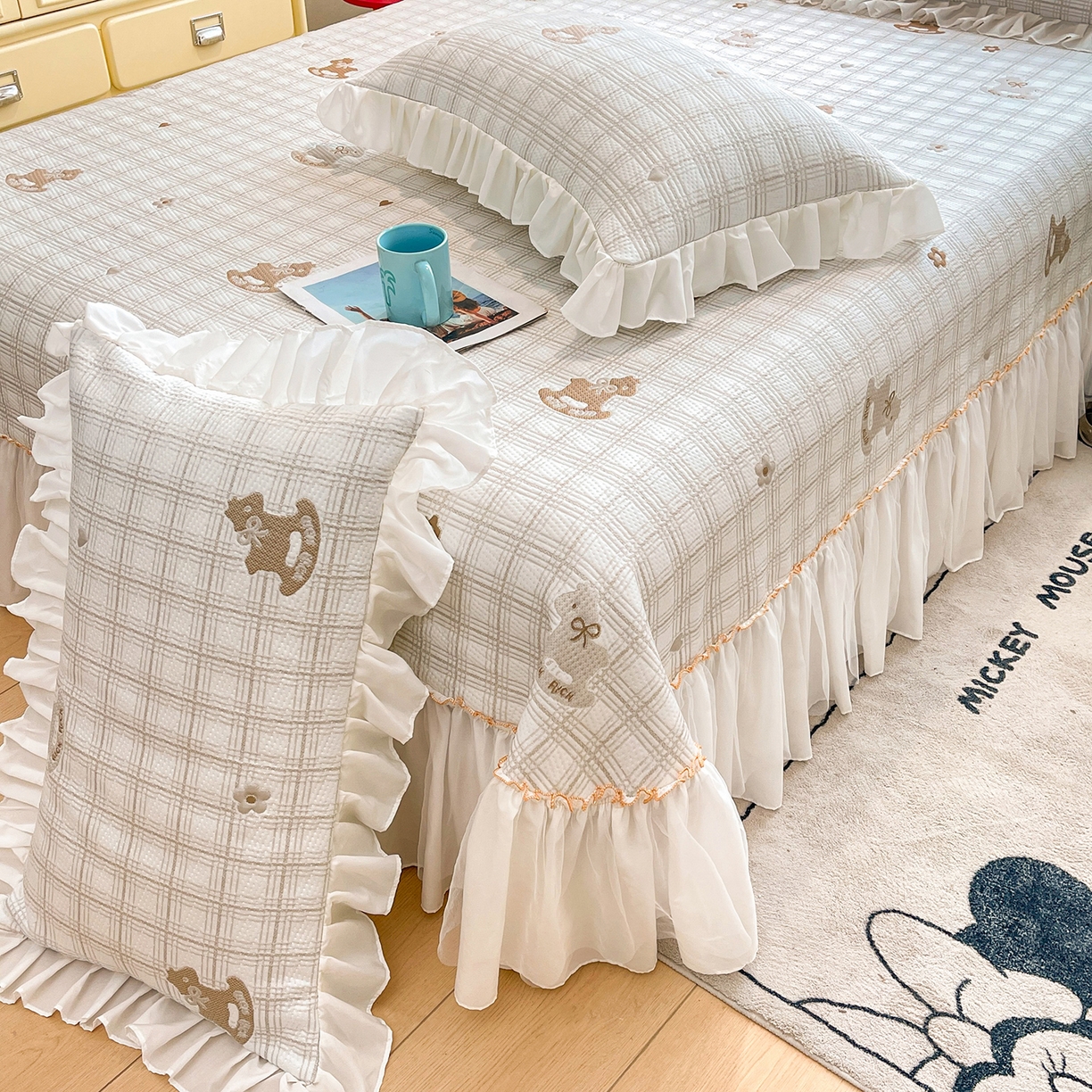 91家纺网 家纺一手货源 找家纺 情恒家纺 2026新款PE卡通提花床盖席席子凉席三件套摇摇马 摇摇马-卡其