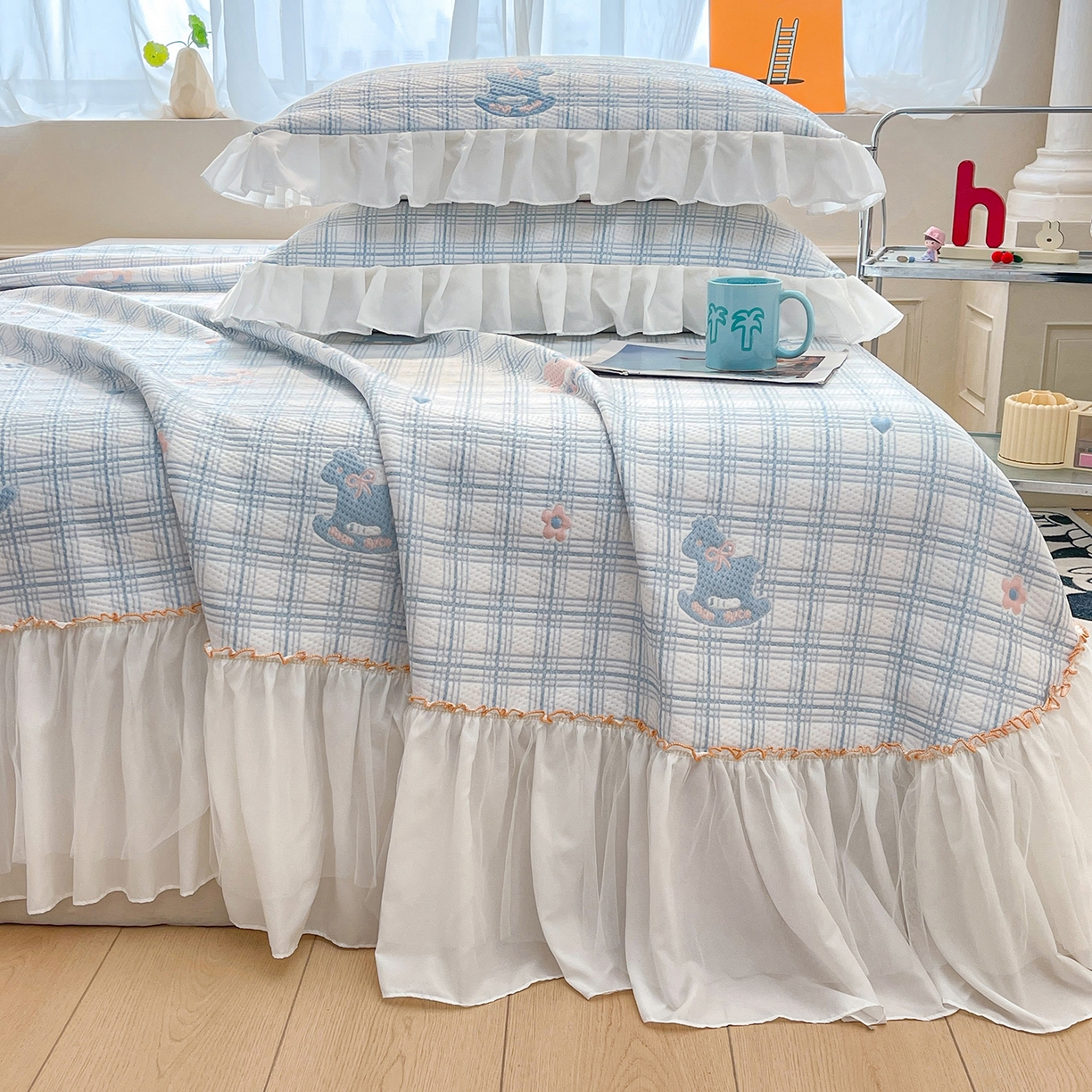 91家纺网 家纺一手货源 找家纺 情恒家纺 2026新款PE卡通提花床盖席席子凉席三件套摇摇马 摇摇马-冰蓝