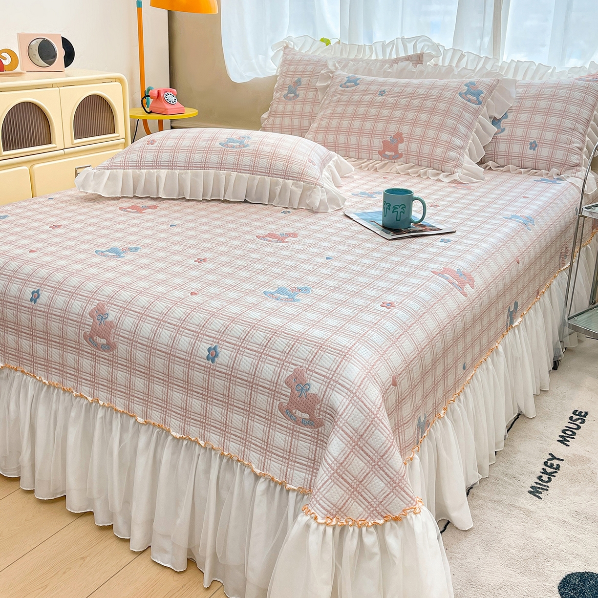 91家纺网 家纺一手货源 找家纺 情恒家纺 2026新款PE卡通提花床盖席席子凉席三件套摇摇马 摇摇马-嫩粉