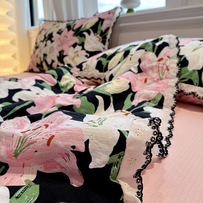 91家纺网 家纺一手货源 找家纺 花伞家居 2026新款蕾丝花边皱皱双层纱夏被四件套含买家秀 夏被-盛开粉