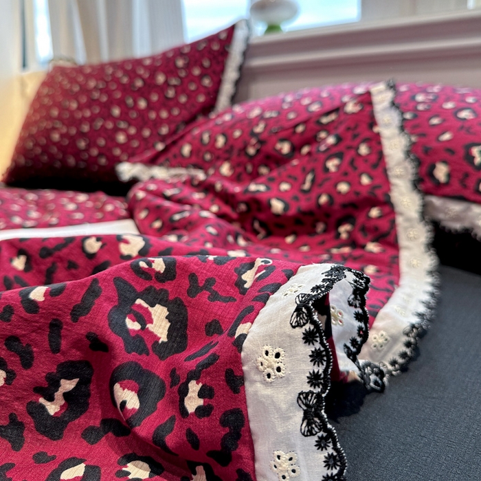 91家纺网 家纺一手货源 找家纺 花伞家居 2026新款蕾丝花边皱皱双层纱夏被四件套含买家秀 夏被-热情豹纹