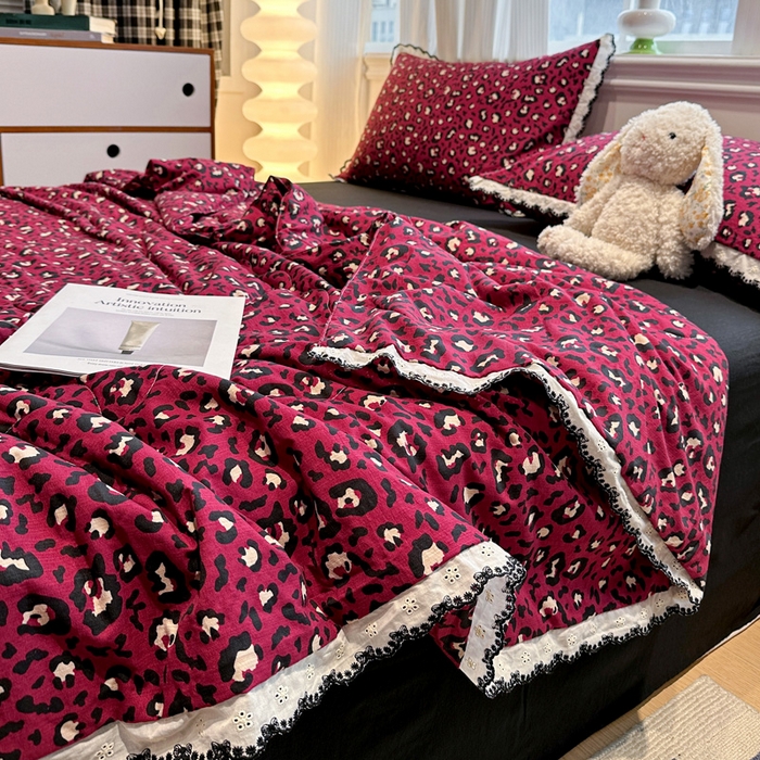 91家纺网 家纺一手货源 找家纺 花伞家居 2026新款蕾丝花边皱皱双层纱夏被四件套含买家秀 夏被-热情豹纹