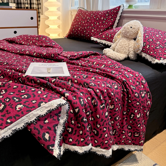 91家纺网 家纺一手货源 找家纺 花伞家居 2026新款蕾丝花边皱皱双层纱夏被四件套含买家秀 夏被-热情豹纹