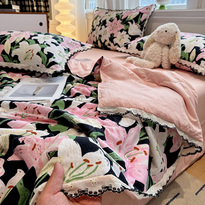 91家纺网 家纺一手货源 找家纺 花伞家居 2026新款蕾丝花边皱皱双层纱夏被四件套含买家秀 夏被-盛开粉