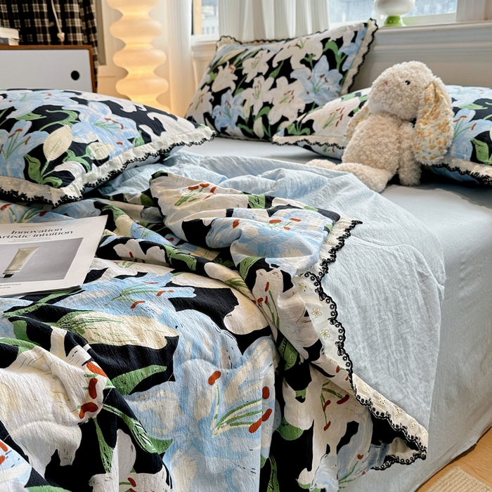 91家纺网 家纺一手货源 找家纺 花伞家居 2026新款蕾丝花边皱皱双层纱夏被四件套含买家秀 夏被-盛开蓝