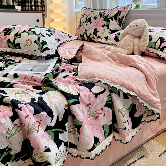 91家纺网 家纺一手货源 找家纺 花伞家居 2026新款蕾丝花边皱皱双层纱夏被四件套含买家秀 夏被-盛开粉