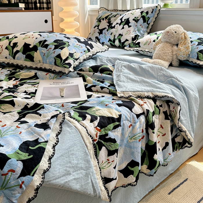 91家纺网 家纺一手货源 找家纺 花伞家居 2026新款蕾丝花边皱皱双层纱夏被四件套含买家秀 夏被-盛开蓝