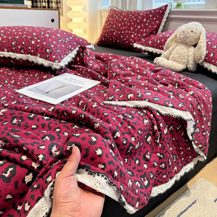 91家纺网 家纺一手货源 找家纺 花伞家居 2026新款蕾丝花边皱皱双层纱夏被四件套含买家秀 夏被-热情豹纹