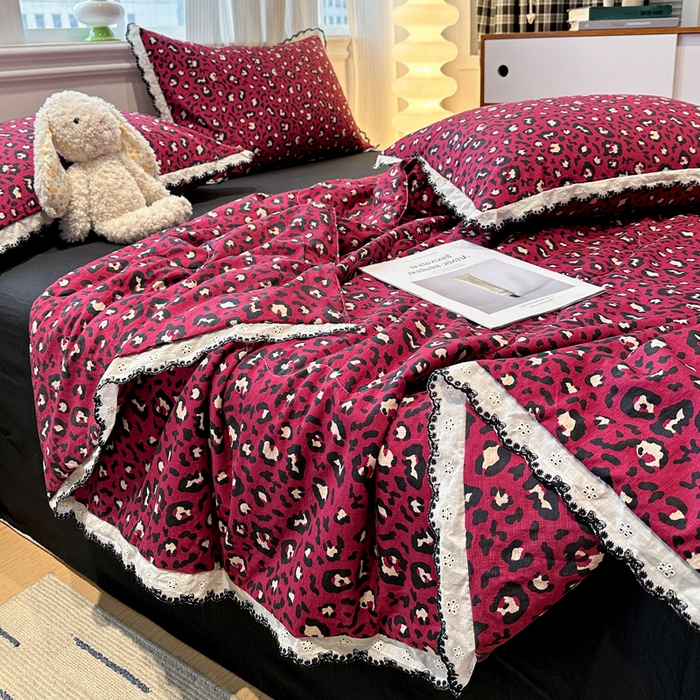 91家纺网 家纺一手货源 找家纺 花伞家居 2026新款蕾丝花边皱皱双层纱夏被四件套含买家秀 夏被-热情豹纹