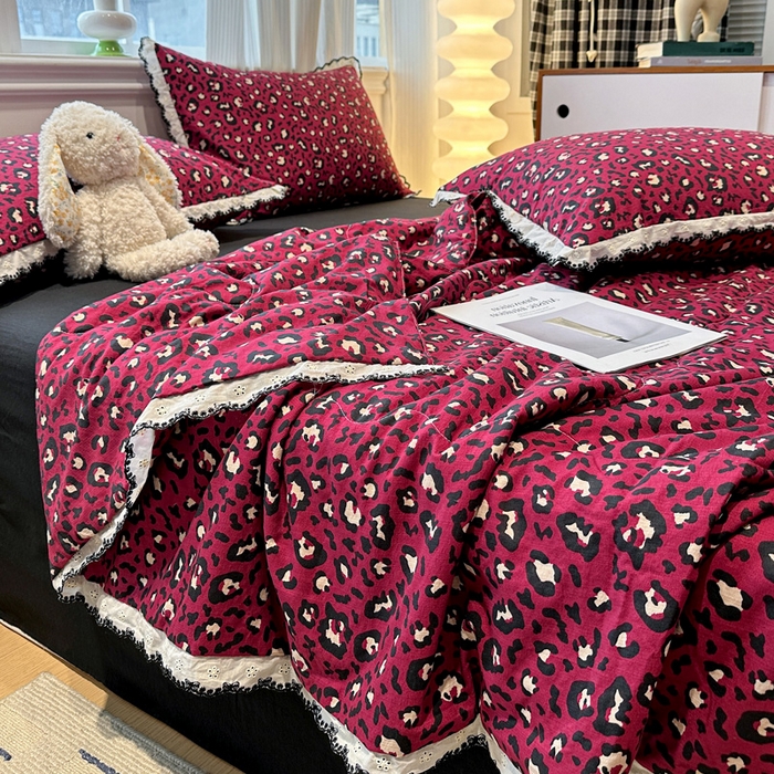 91家纺网 家纺一手货源 找家纺 花伞家居 2026新款蕾丝花边皱皱双层纱夏被四件套含买家秀 夏被-热情豹纹