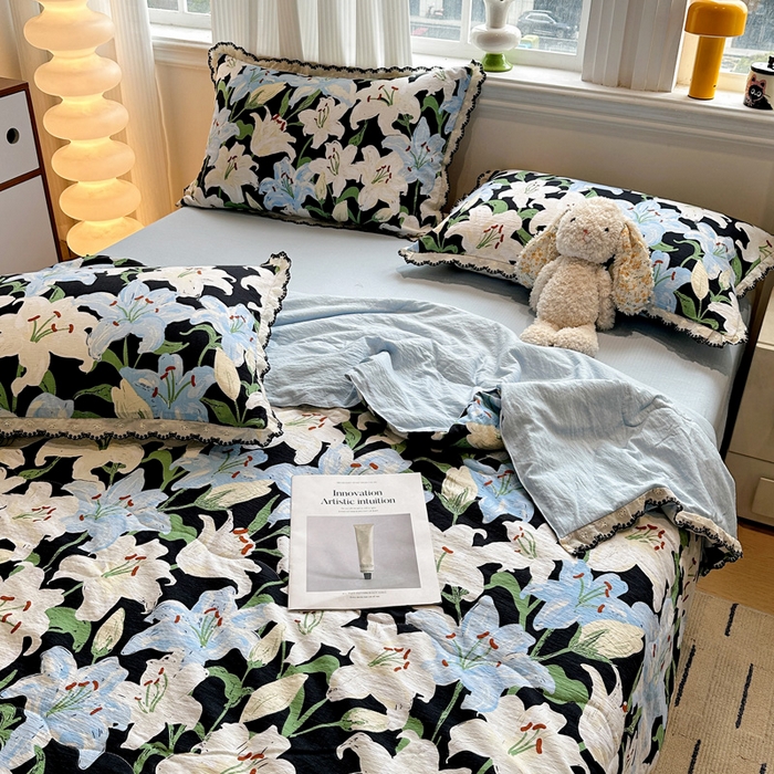 91家纺网 家纺一手货源 找家纺 花伞家居 2026新款蕾丝花边皱皱双层纱夏被四件套含买家秀 夏被-盛开蓝