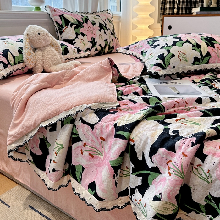 91家纺网 家纺一手货源 找家纺 花伞家居 2026新款蕾丝花边皱皱双层纱夏被四件套含买家秀 夏被-盛开粉