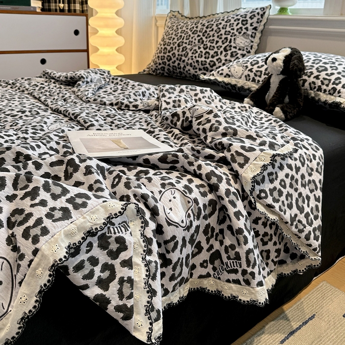 91家纺网 家纺一手货源 找家纺 花伞家居 2026新款蕾丝花边皱皱双层纱夏被四件套含买家秀 夏被-豹纹灰