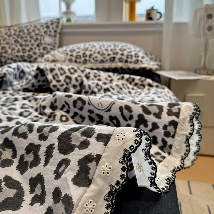 91家纺网 家纺一手货源 找家纺 花伞家居 2026新款蕾丝花边皱皱双层纱夏被四件套含买家秀 夏被-豹纹灰