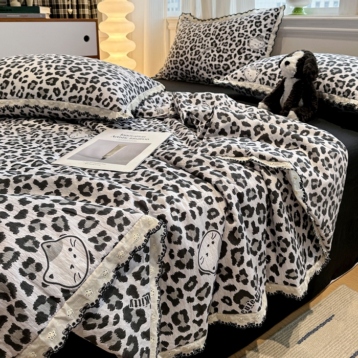 91家纺网 家纺一手货源 找家纺 花伞家居 2026新款蕾丝花边皱皱双层纱夏被四件套含买家秀 夏被-豹纹灰