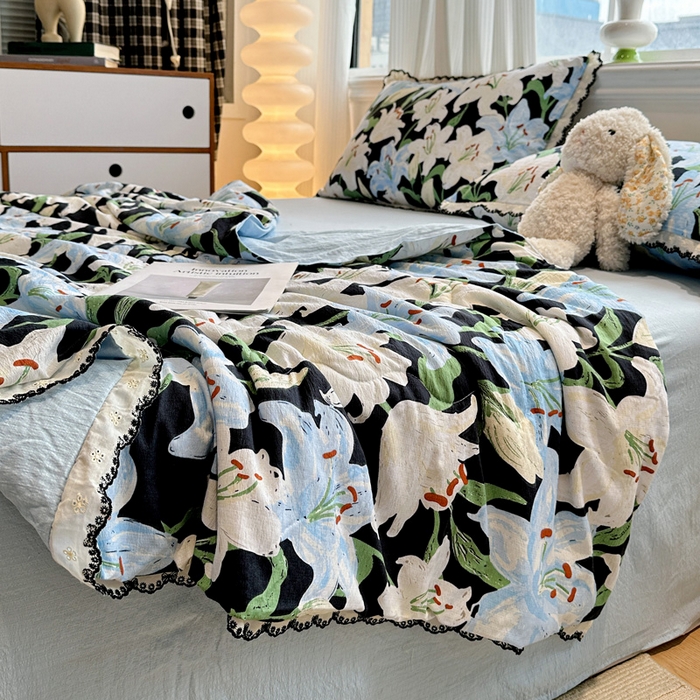 91家纺网 家纺一手货源 找家纺 花伞家居 2026新款蕾丝花边皱皱双层纱夏被四件套含买家秀 夏被-盛开蓝