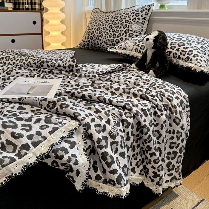 91家纺网 家纺一手货源 找家纺 花伞家居 2026新款蕾丝花边皱皱双层纱夏被四件套含买家秀 夏被-豹纹灰