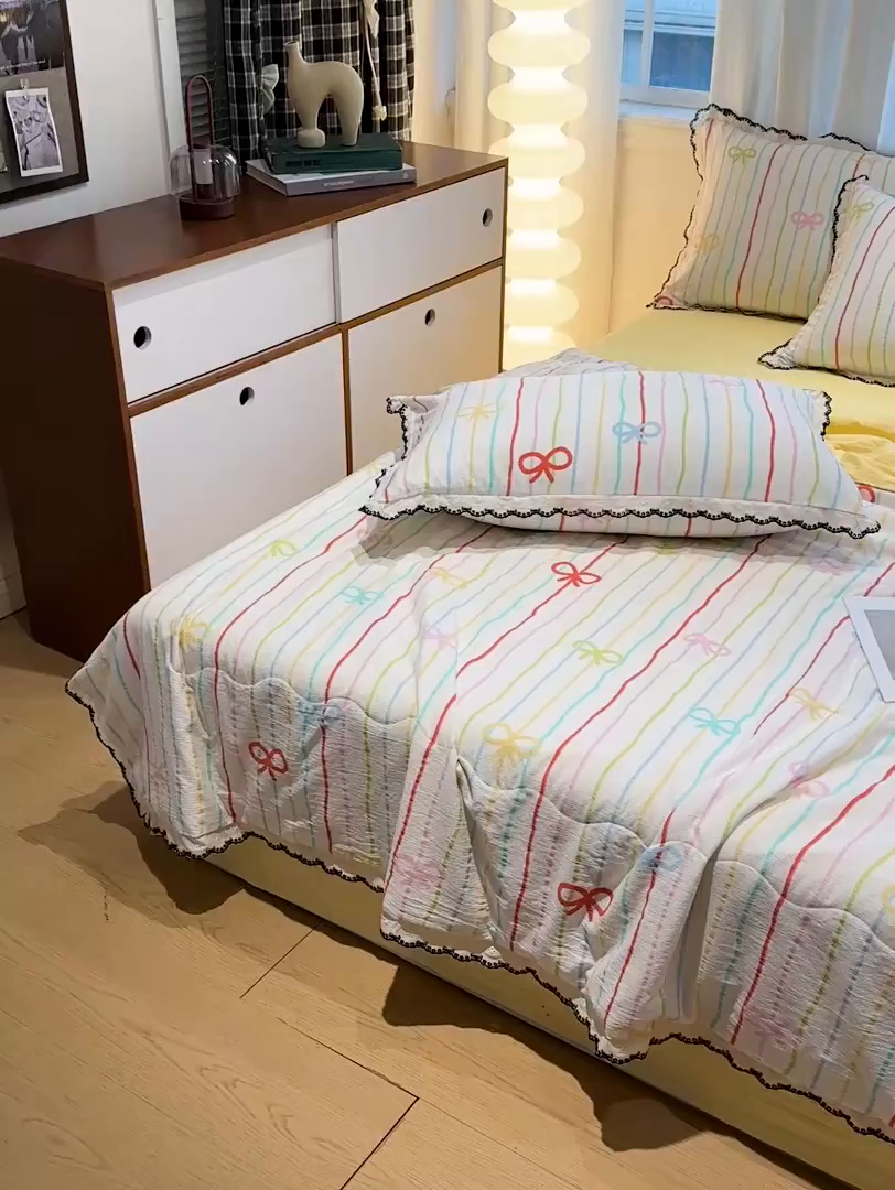 91家纺网 家纺一手货源 找家纺 花伞家居 2026新款蕾丝花边皱皱双层纱夏被四件套含买家秀 夏被-彩色可爱
