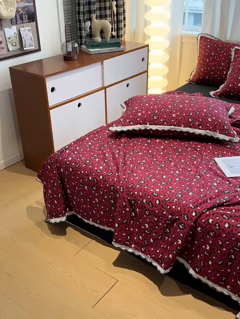 91家纺网 家纺一手货源 找家纺 花伞家居 2026新款蕾丝花边皱皱双层纱夏被四件套含买家秀 夏被-热情豹纹