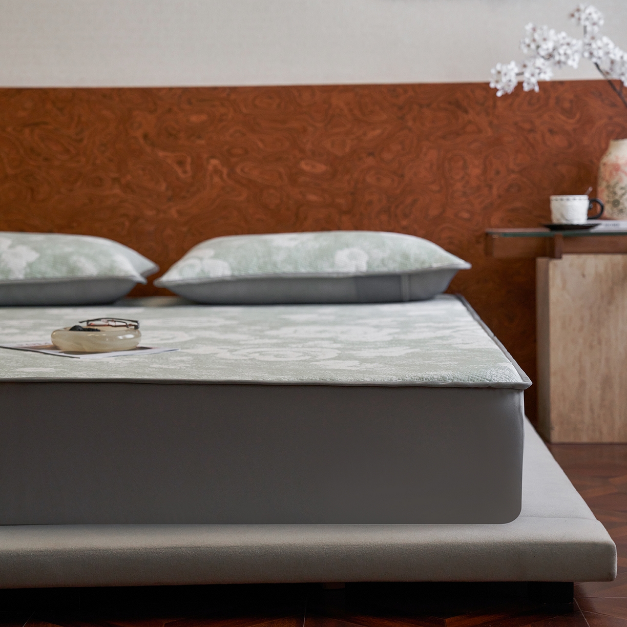 91家纺网 家纺一手货源 找家纺 千朵森 2026新款花卉系列冰感提花款凉席三件套 青萝屿