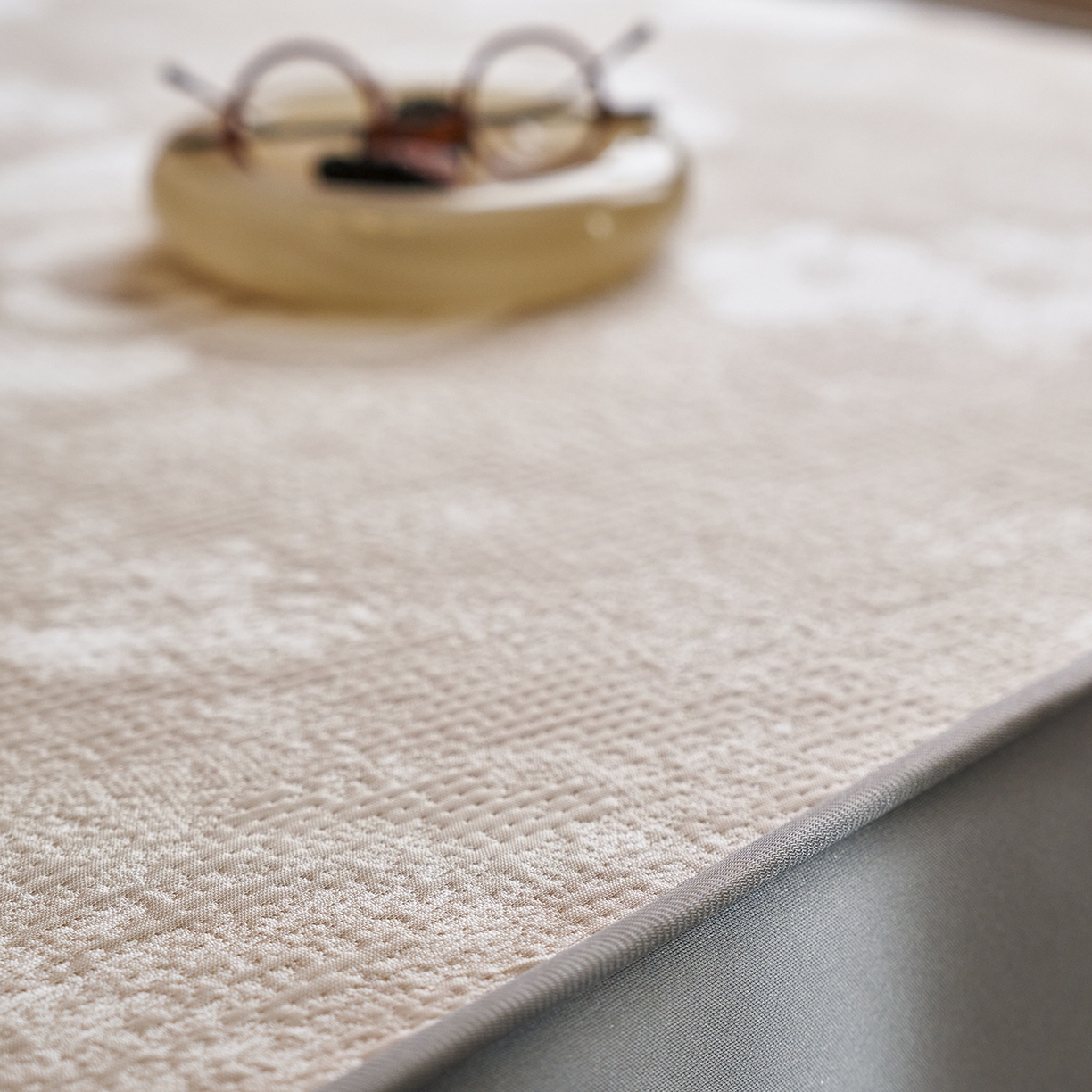 91家纺网 家纺一手货源 找家纺 千朵森 2026新款花卉系列冰感提花款凉席三件套 檀棕屿