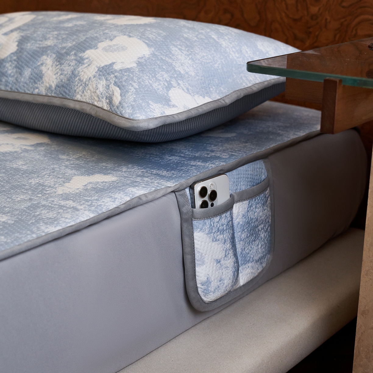 91家纺网 家纺一手货源 找家纺 千朵森 2026新款花卉系列冰感提花款凉席三件套 雾蓝屿